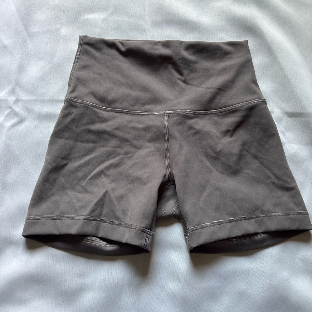 Lululemon wunder train shorts 4”